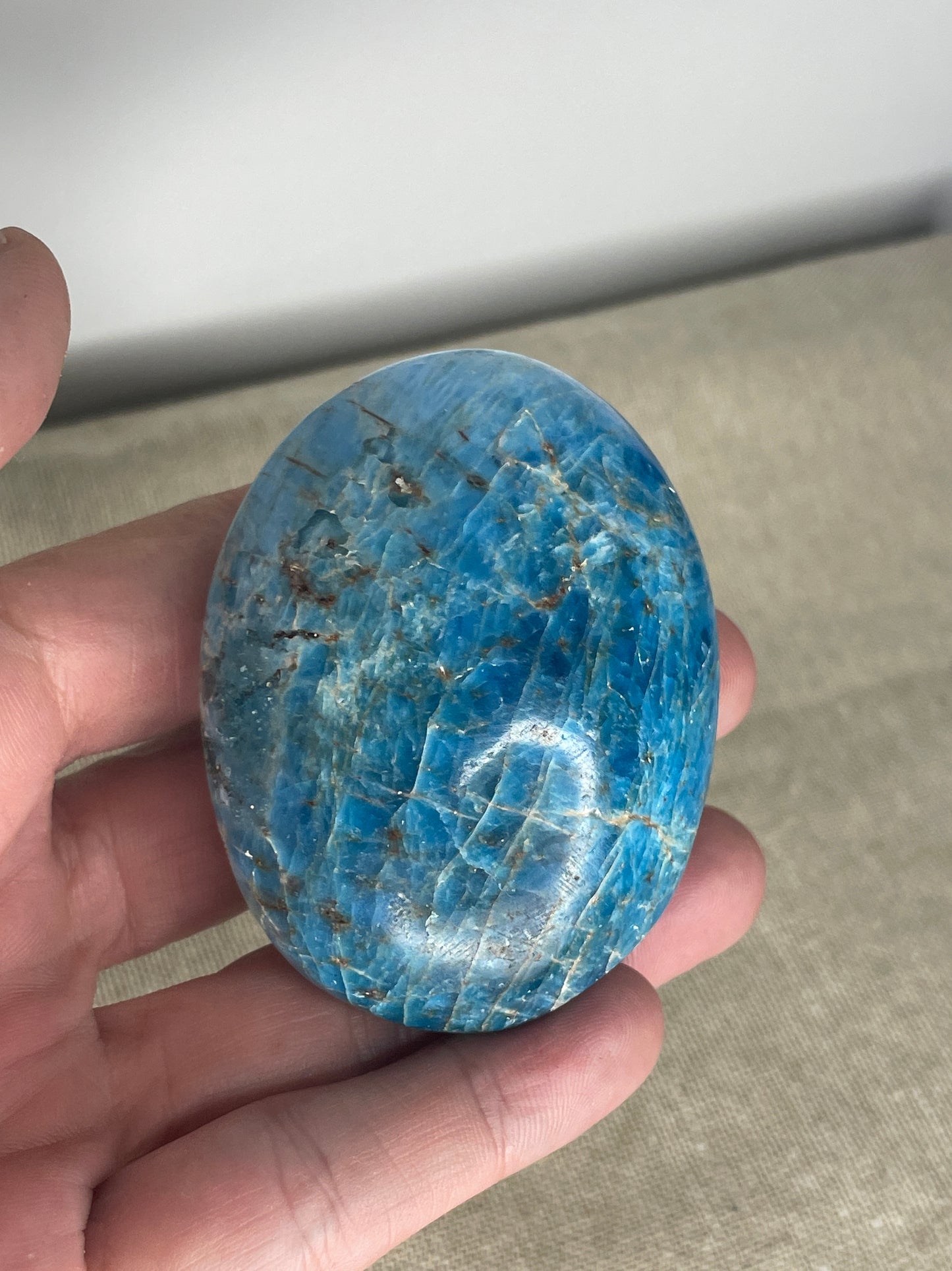 Apatite palm stone
