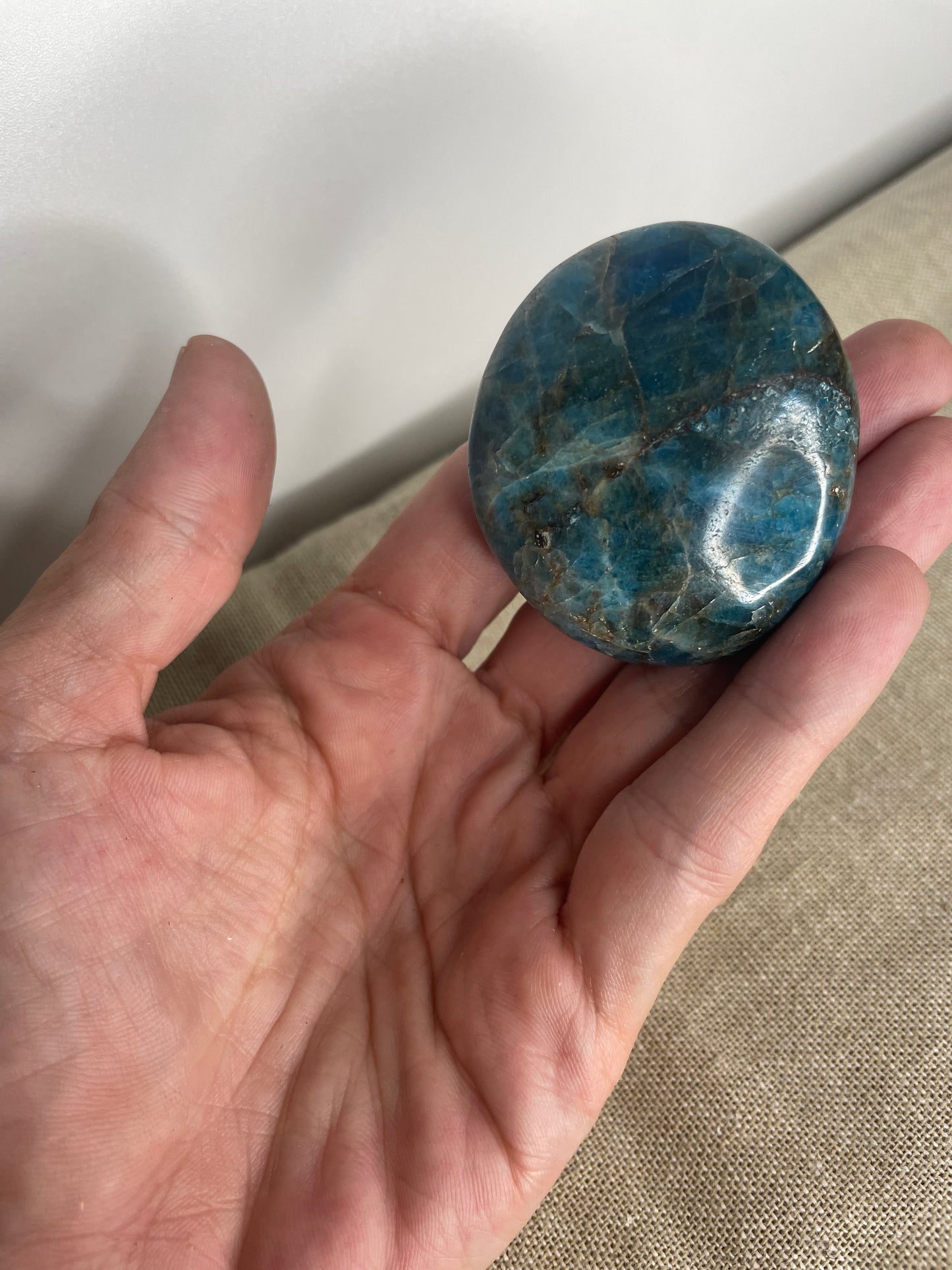 Apatite palm stone