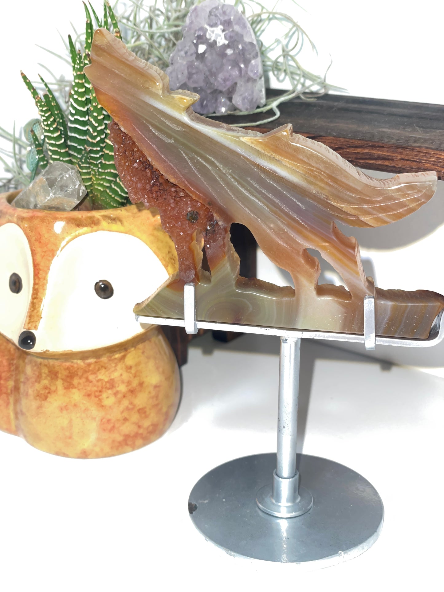 Druzy agate wolf carving