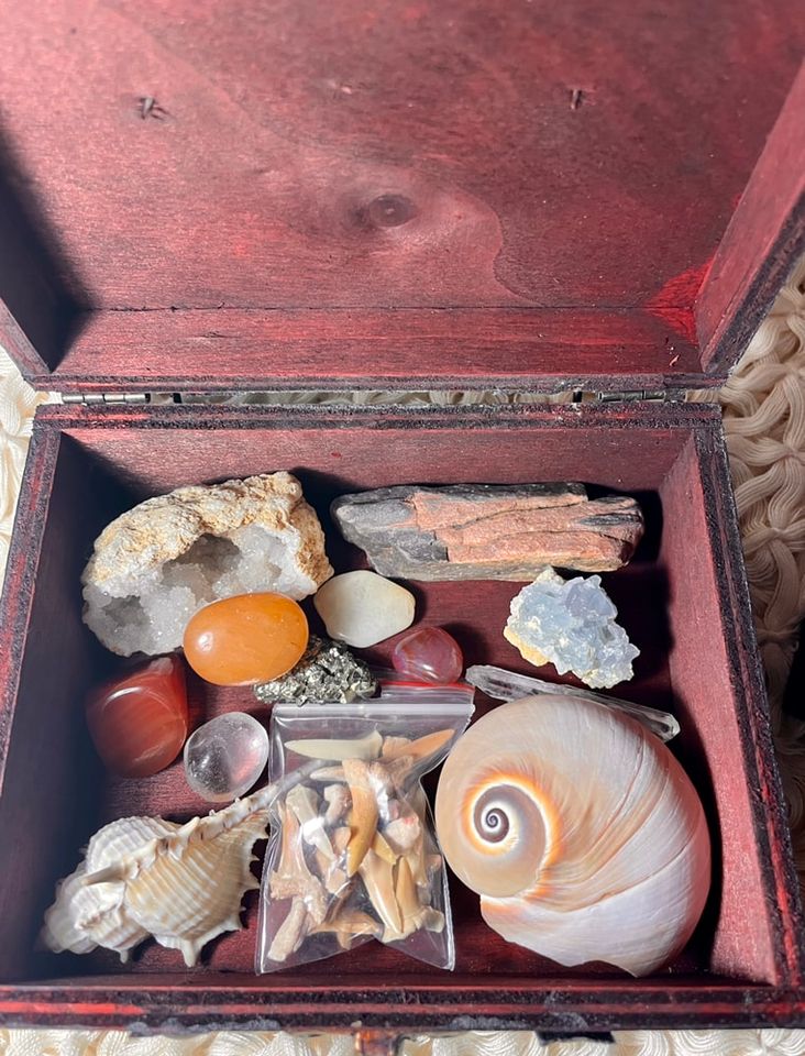 Crystal hive's treasure box