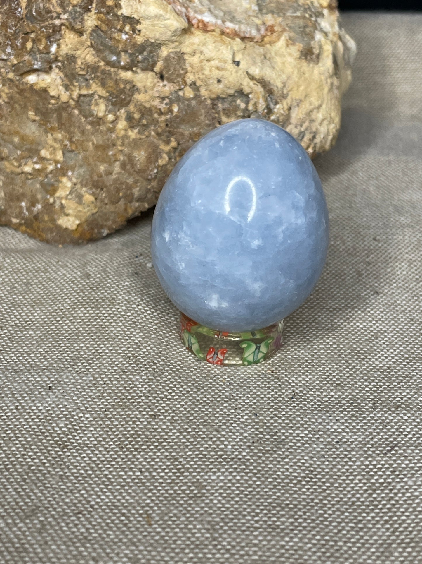 Blue calcite egg