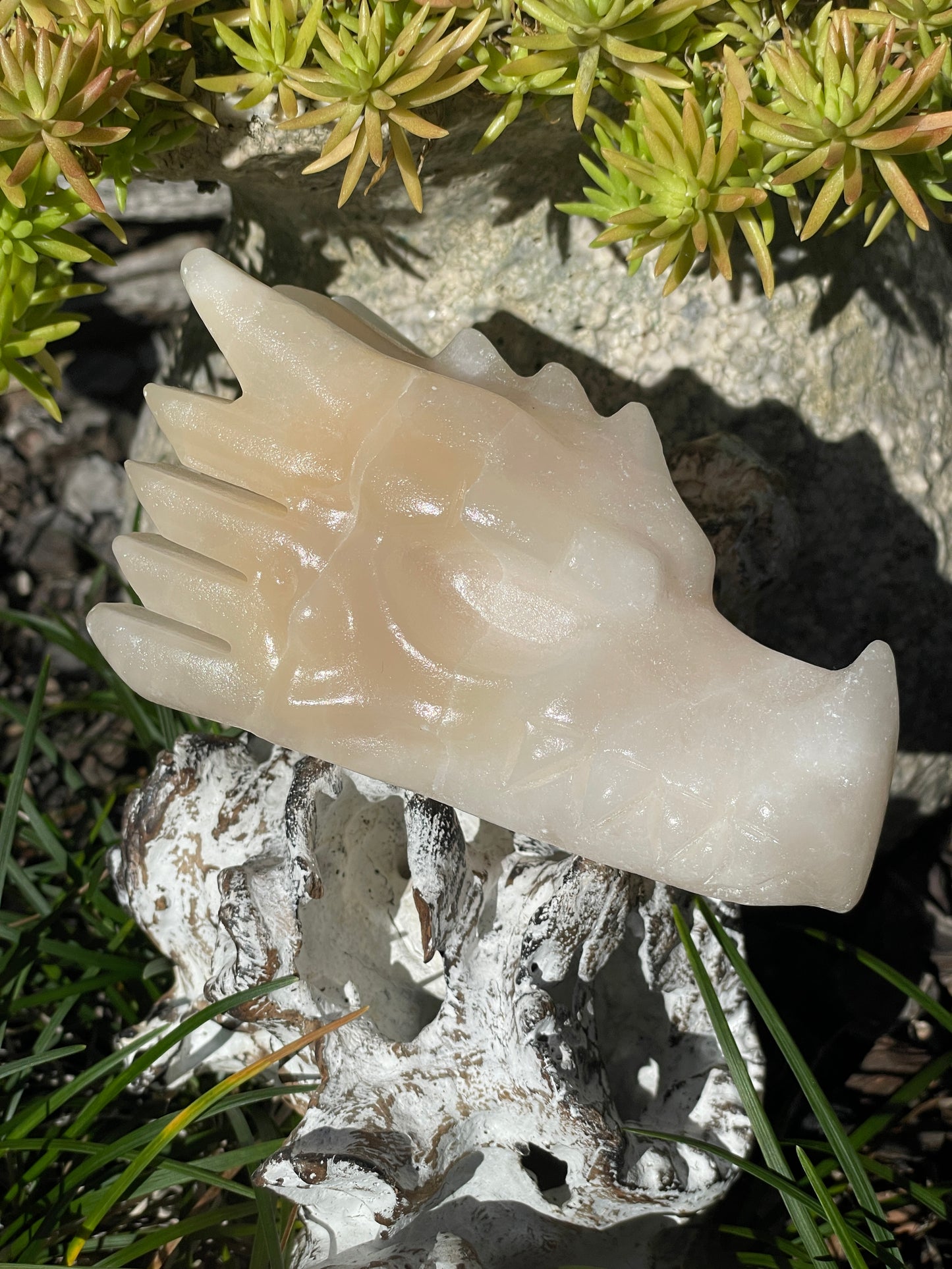 Calcite dragon head carving