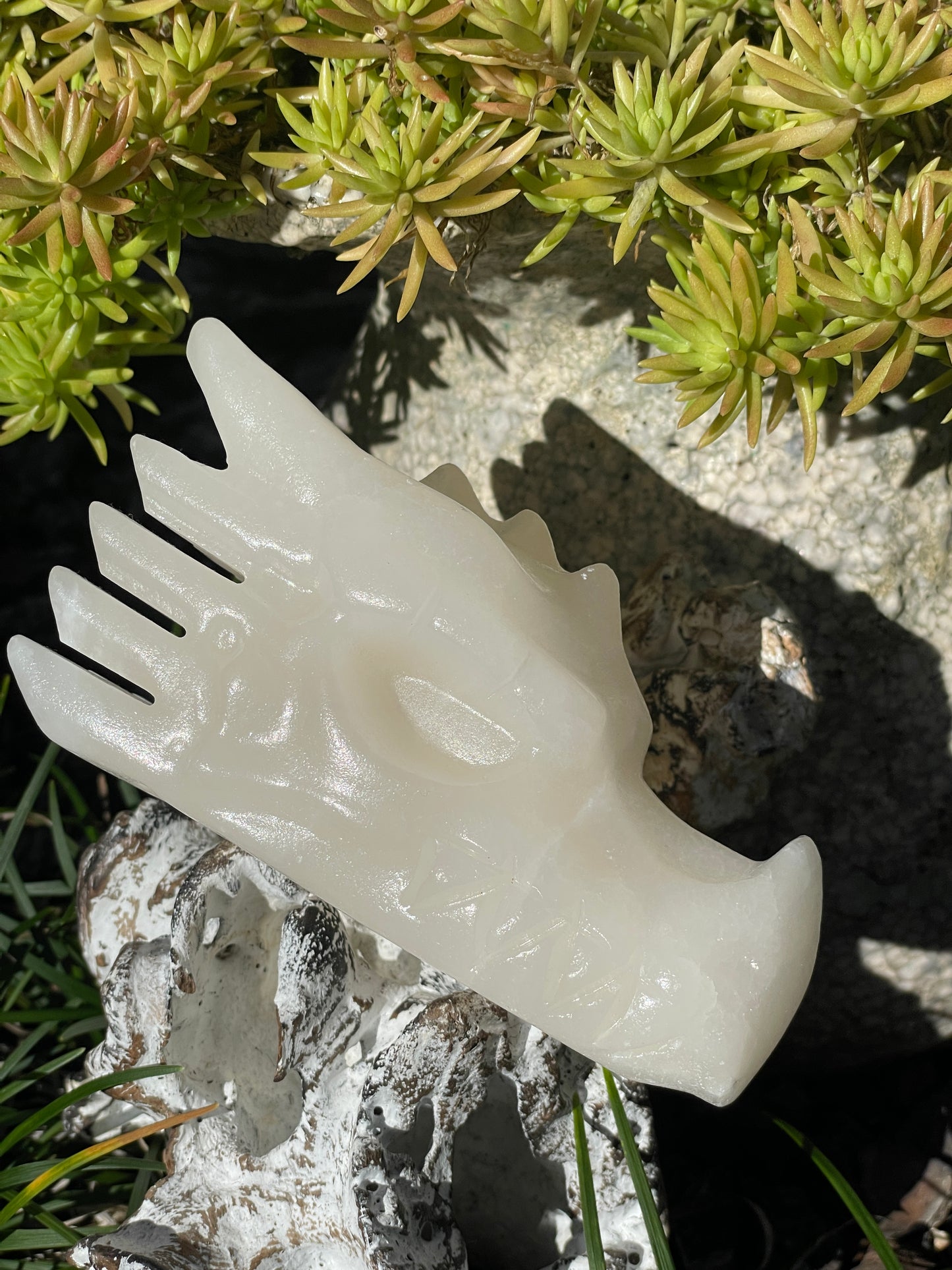 Calcite dragon head carving