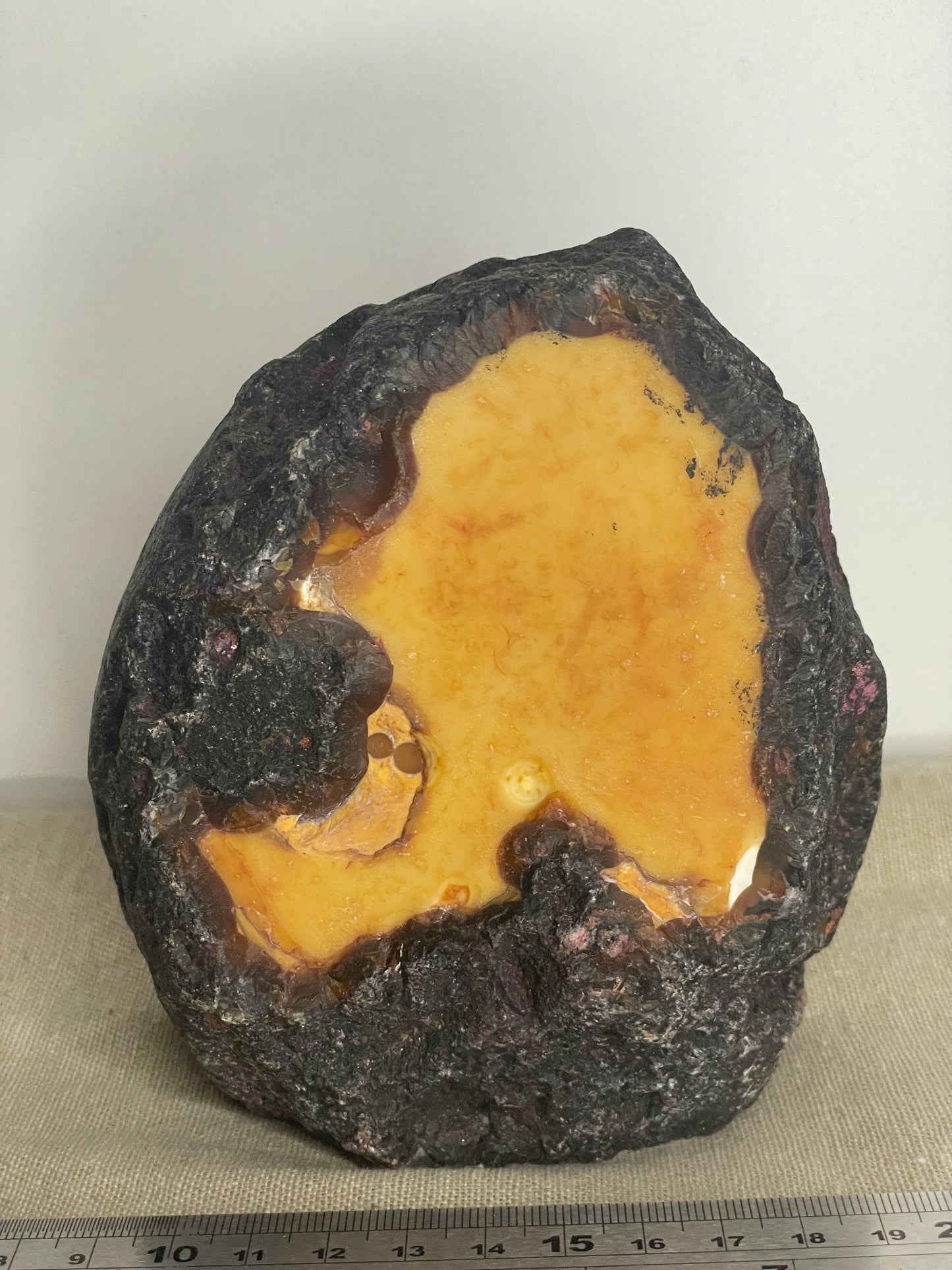 Dyed agate