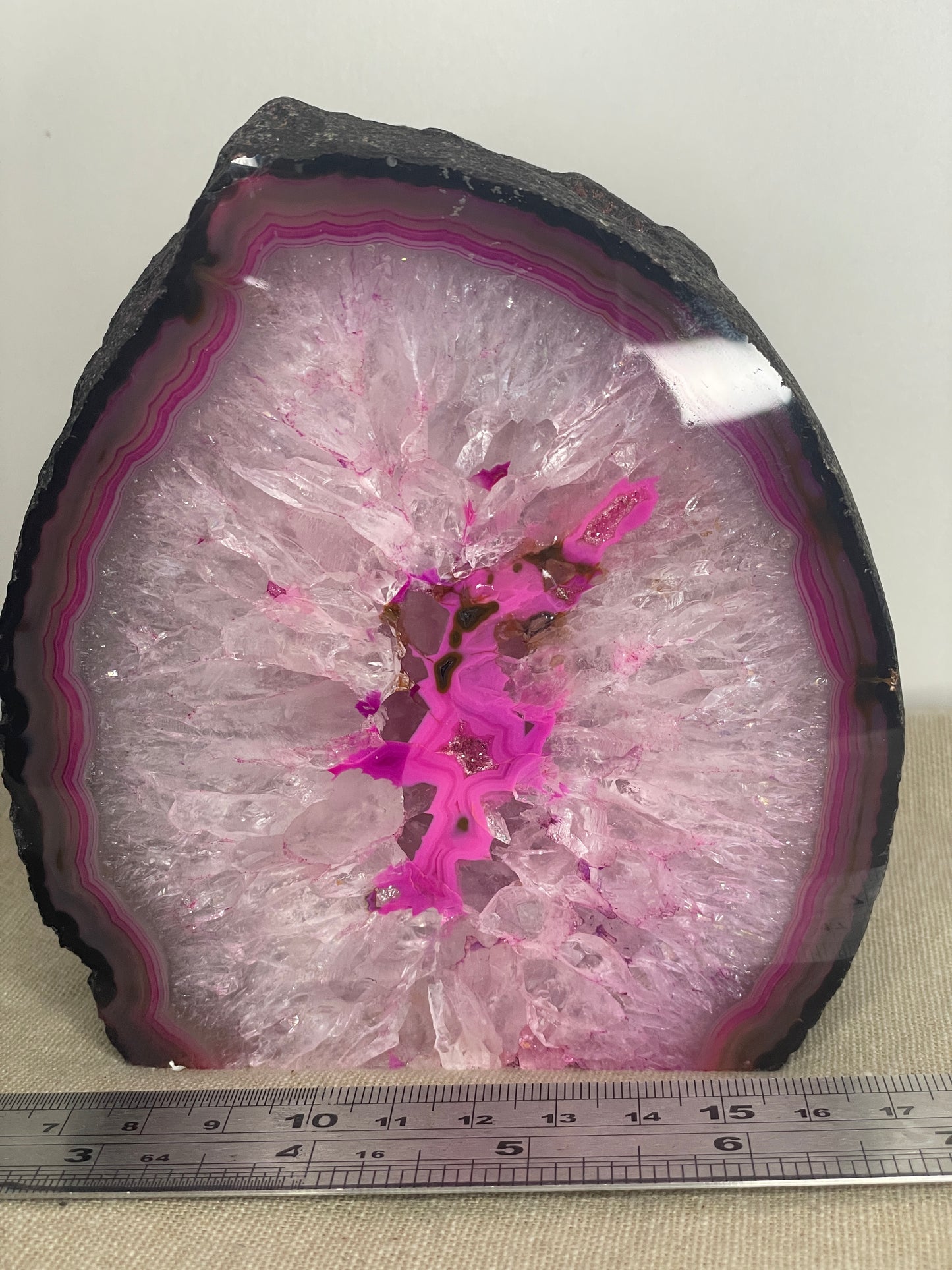 Dyed agate