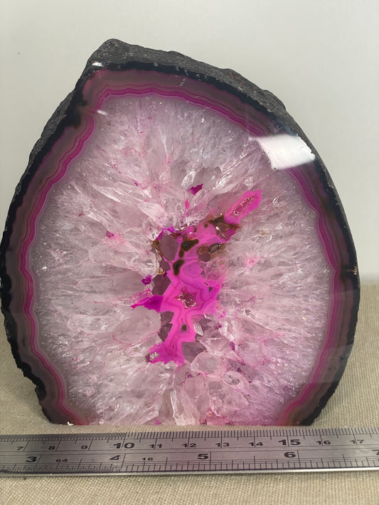 Dyed agate