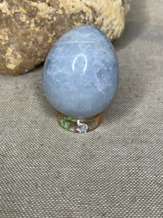 Blue calcite egg