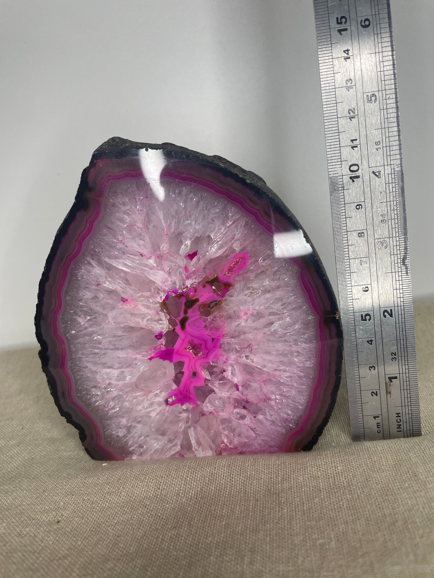 Dyed agate
