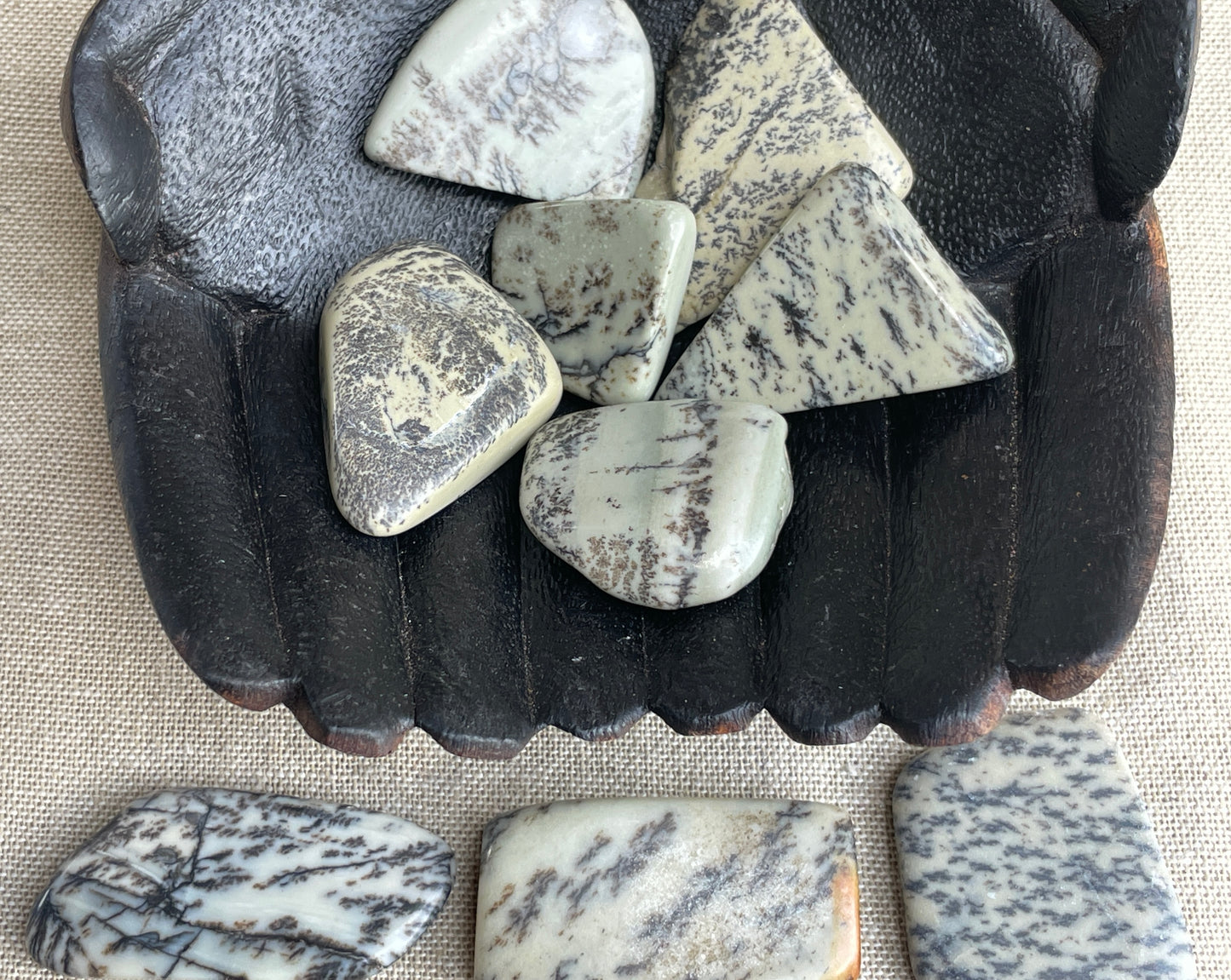 Green dendritic opal