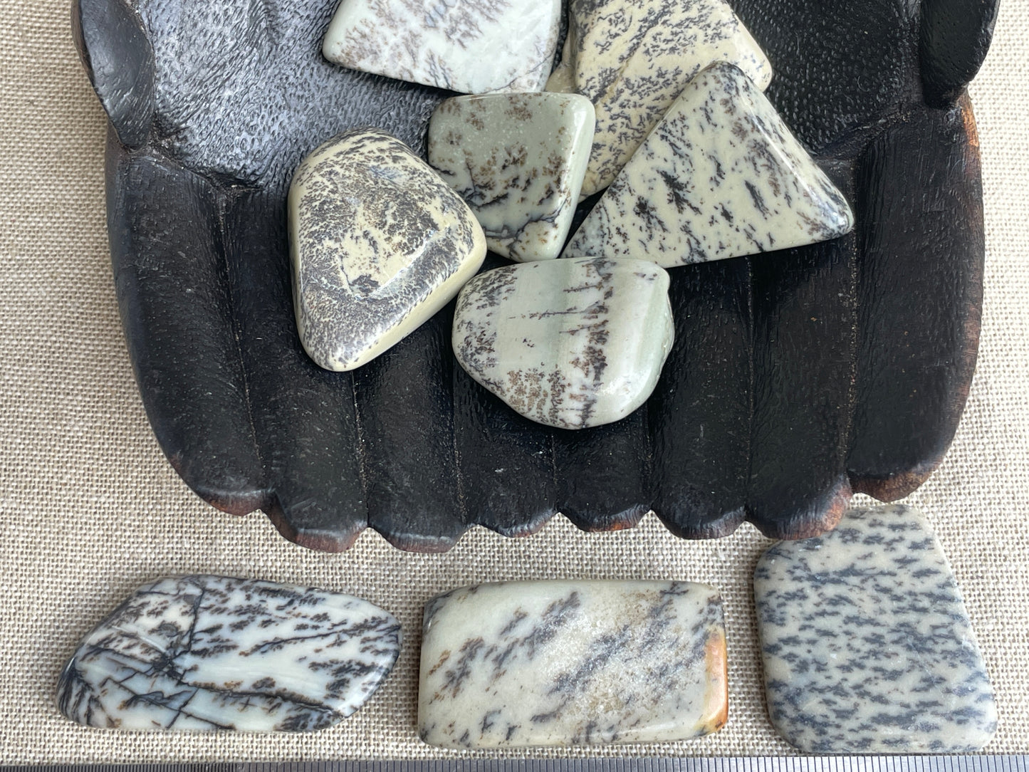 Green dendritic opal