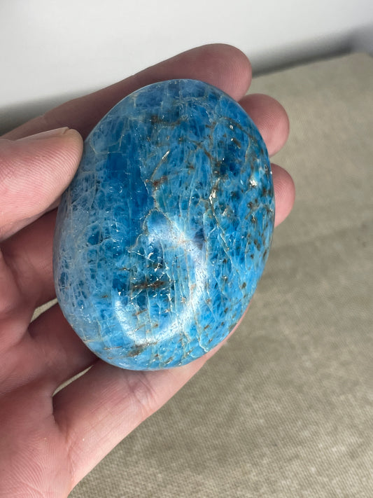 Apatite palm stone