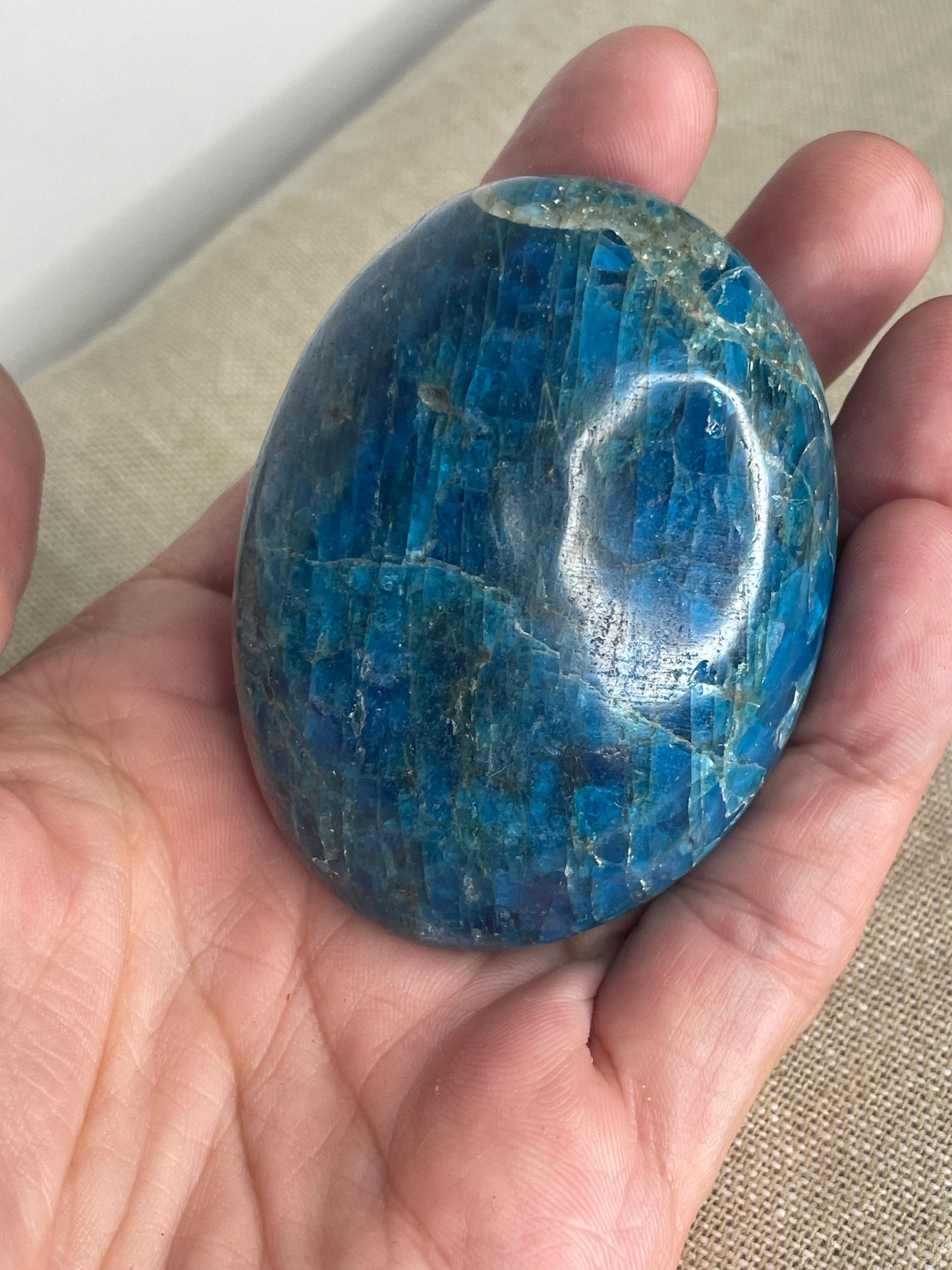 Apatite palm stone