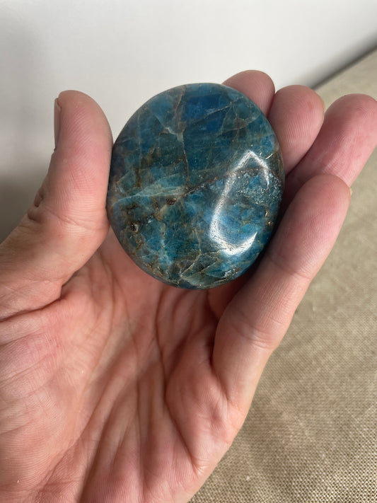 Apatite palm stone