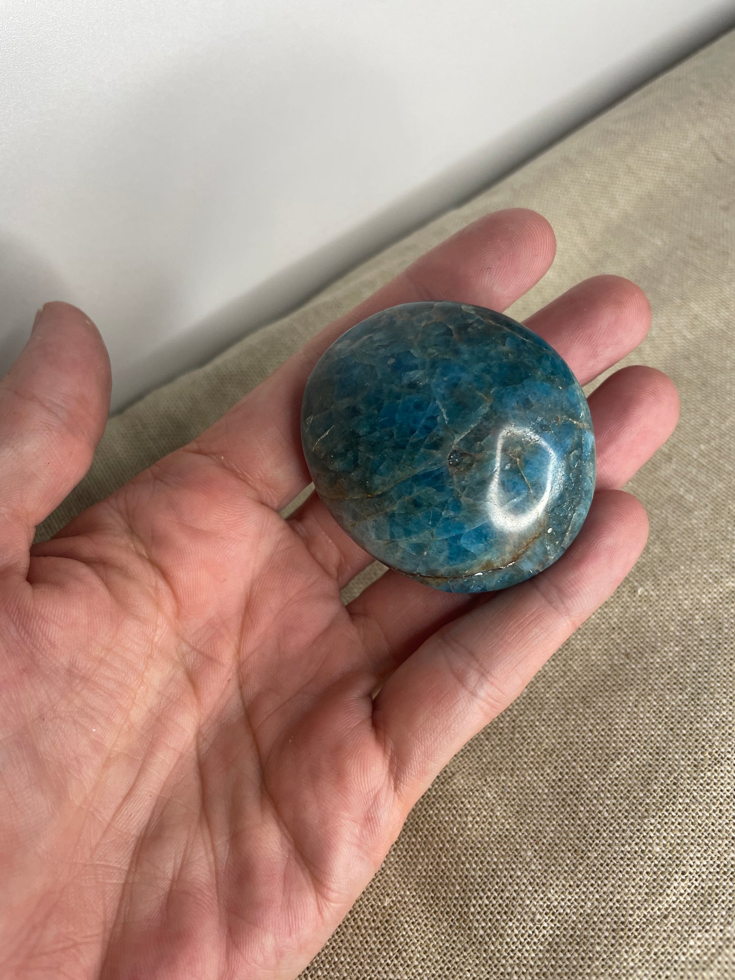 Apatite palm stone