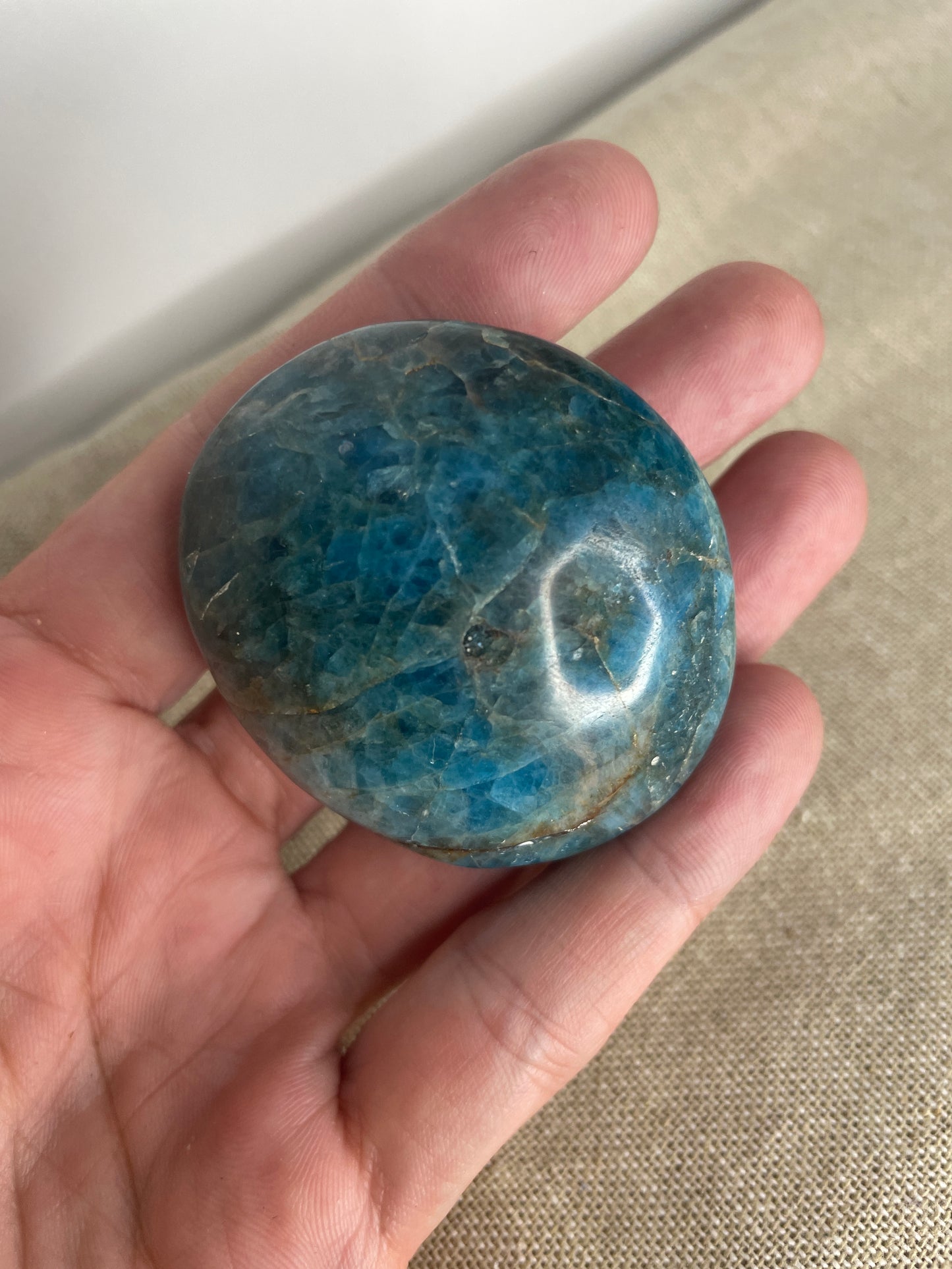 Apatite palm stone