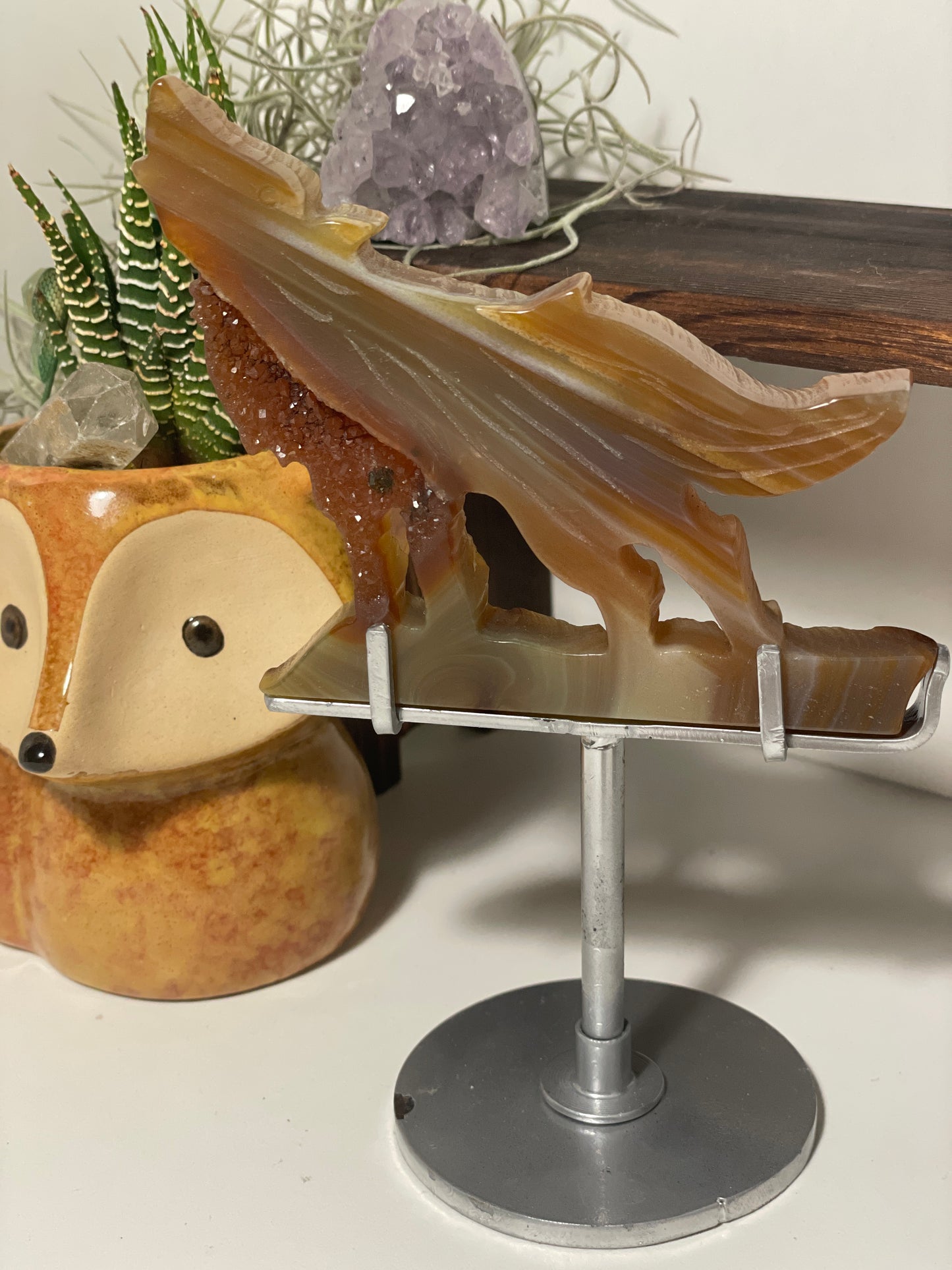 Druzy agate wolf carving