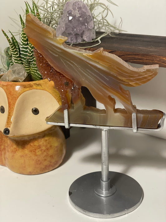 Druzy agate wolf carving