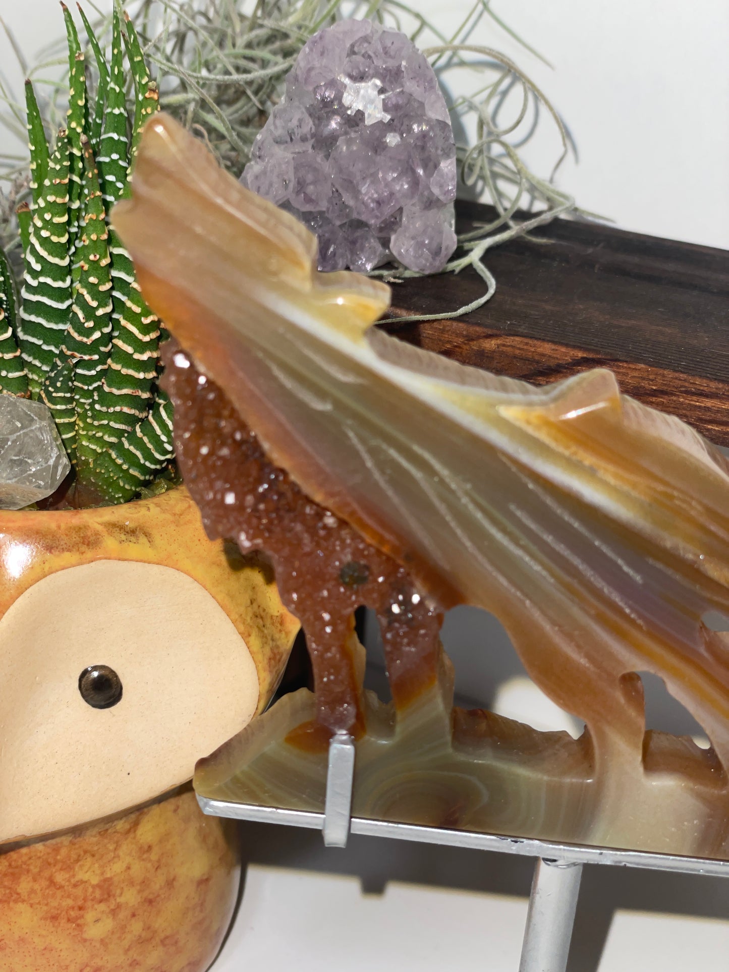 Druzy agate wolf carving