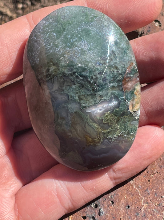 Moss agate palm stone
