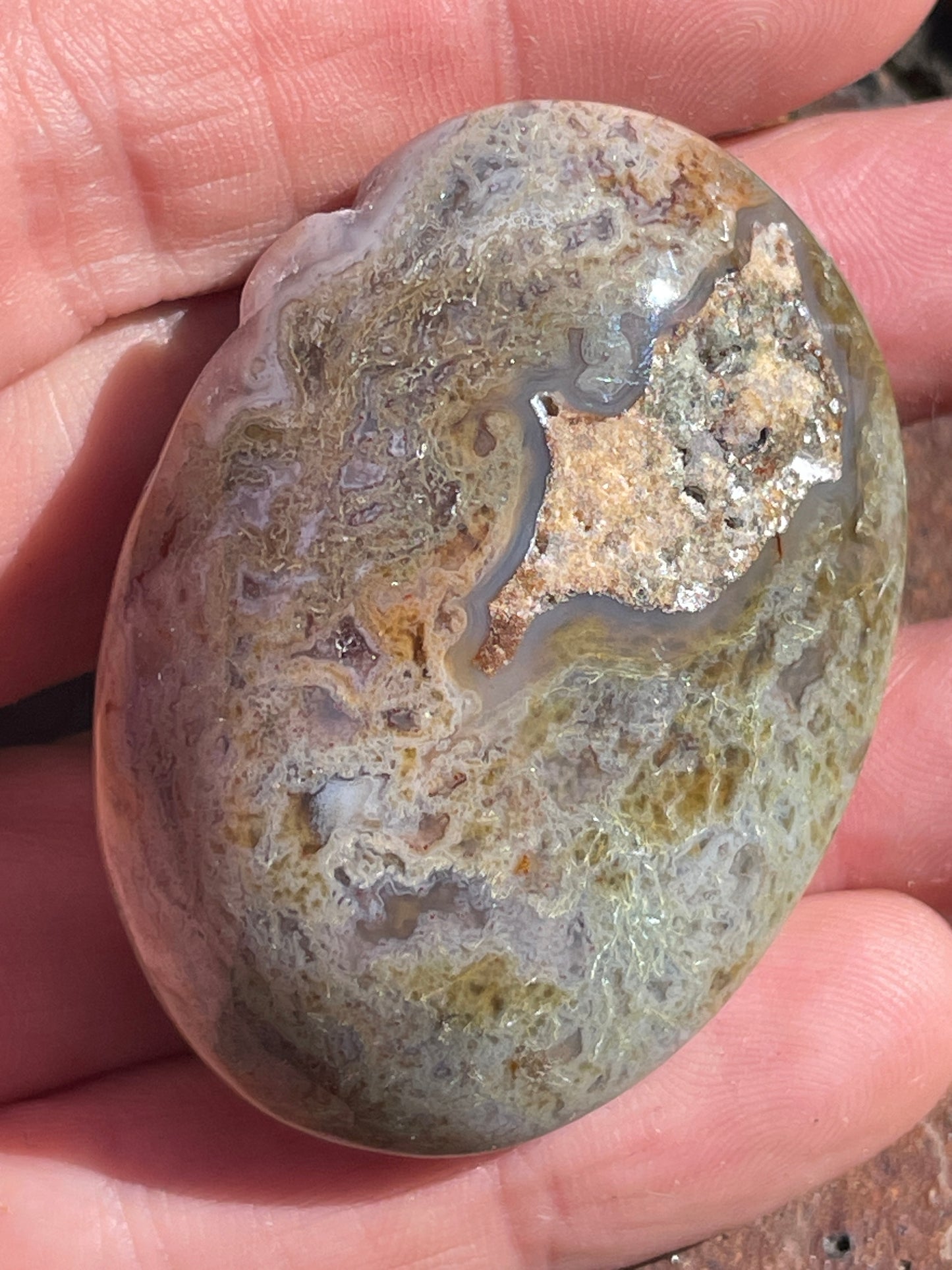 Moss agate palm stone