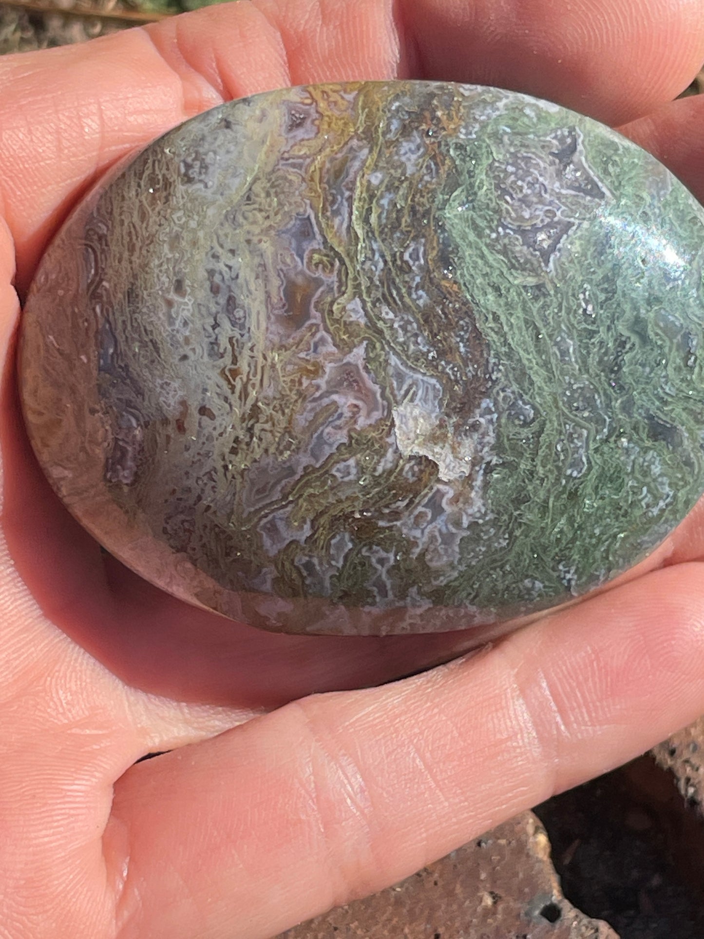 Moss agate palm stone