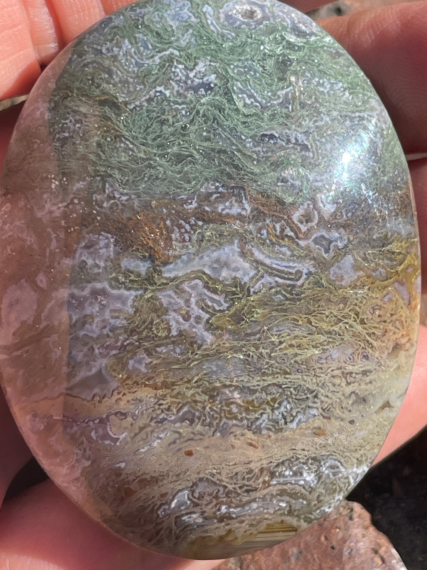 Moss agate palm stone