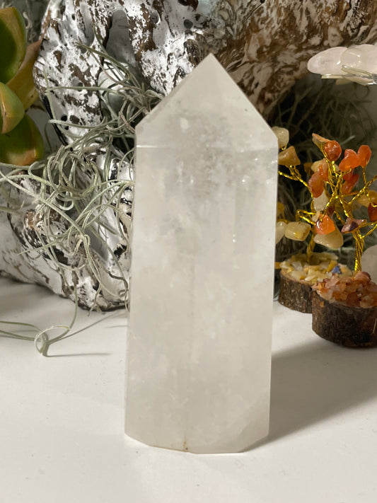 Clear quartz tower / point