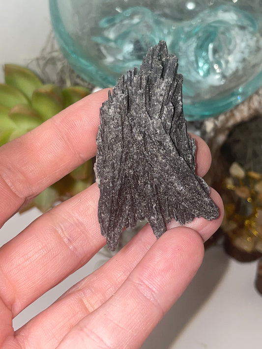 Kyanite spray